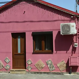 Yna House Бухарест