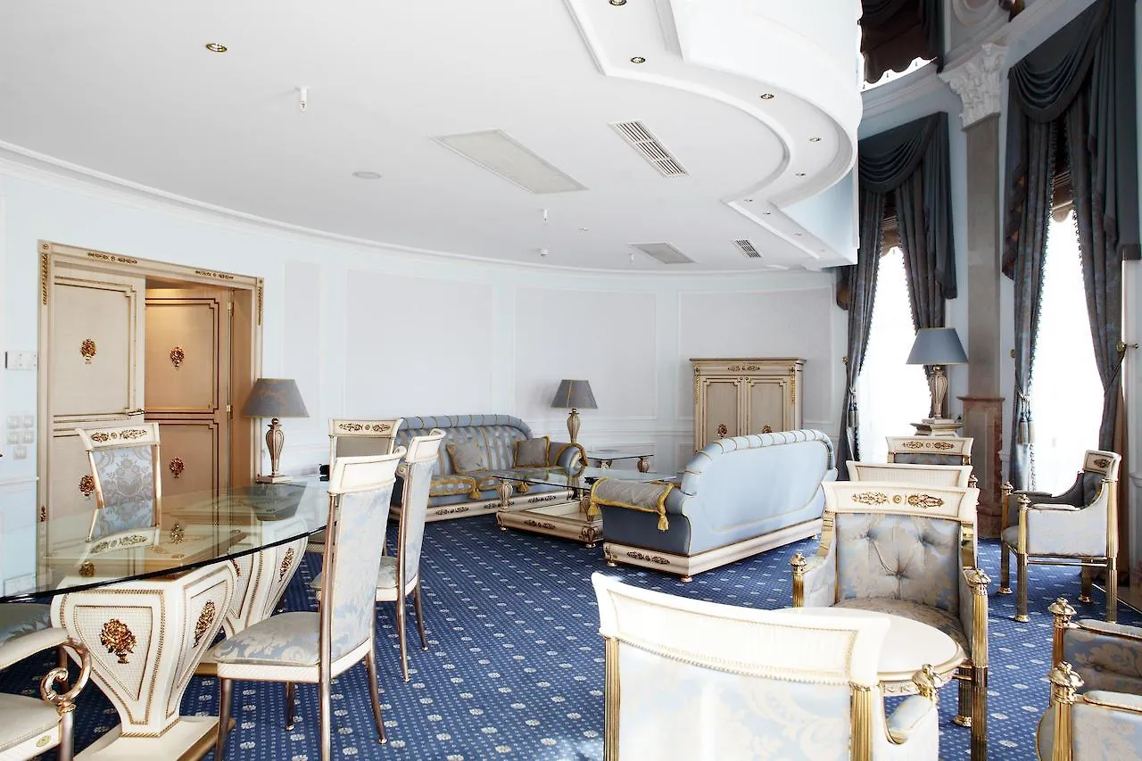 Отель Crowne Plaza Минск
